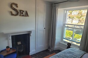 Seaside Escape at Looe Cottage