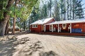< 2 Mi to Trinity Lake: Norcal Getaway w/ BBQ