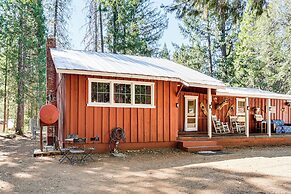 < 2 Mi to Trinity Lake: Norcal Getaway w/ BBQ