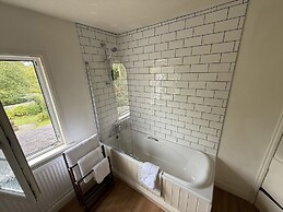 2 Aqueduct Cottages
