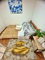 Bloomstone Urban Chill Cabin
