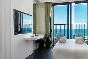 Capella Apartment Fireworks & Ocean View