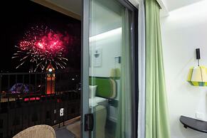 Capella Apartment Fireworks & Ocean View