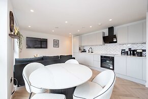 Supernova Suite City Views