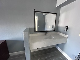 Airport Motor Inn
