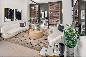 Miramar Apartments By Landing
