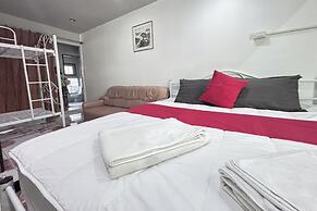 Sunshiny-BB Hostel near Punnavithi BTS station