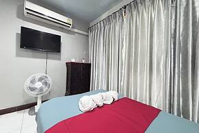 Sunshiny-BB Hostel near Punnavithi BTS station