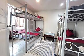 Sunshiny-BB Hostel near Punnavithi BTS station