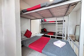 Sunshiny-BB Hostel near Punnavithi BTS station