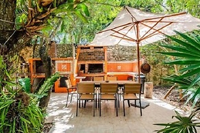 Villa con Piscina y Acceso a Laguna Yalkú, Akumal
