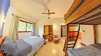 Villa con Piscina y Acceso a Laguna Yalkú, Akumal