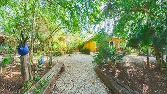 Villa con Piscina y Acceso a Laguna Yalkú, Akumal