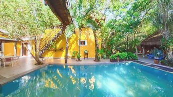 Villa con Piscina y Acceso a Laguna Yalkú, Akumal