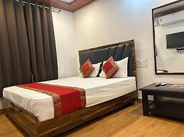 Lotus Hotel Inn
