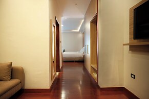 Crescent International Hotel