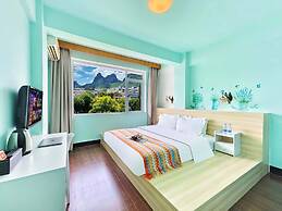 Yangshuo Singingriver climbers house