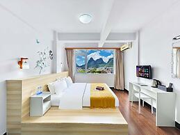 Yangshuo Singingriver climbers house