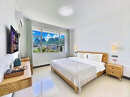 Yangshuo Singingriver climbers house
