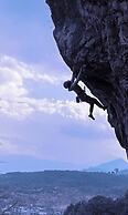 Yangshuo Singingriver climbers house