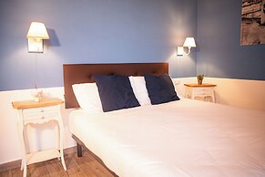Demithos Rooms