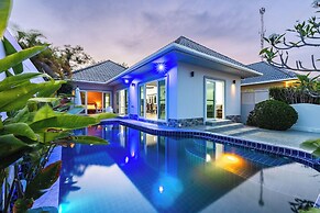 Poolside 3BR Near Top Attractions V174