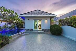 Poolside 3BR Near Top Attractions V174