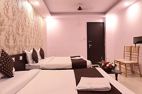 HOTEL GOLDEN TREE