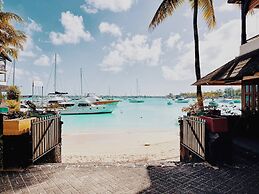 Seas the DAY Luxury Seafront!