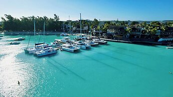 Seas the DAY Luxury Seafront!