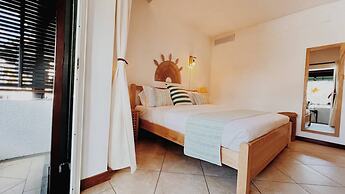 Seas the DAY Luxury Seafront!