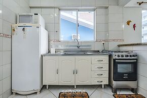 2BR apt W/balcony 220m Bombas Fdl103