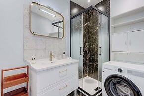 Renaissance Madeleine - Elegant Home in Madeleine