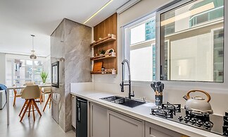 Modern 3BR apt Near the Beach Ema0201
