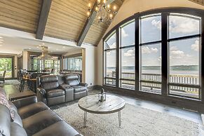 River Views + Wraparound Deck: Dubuque Getaway