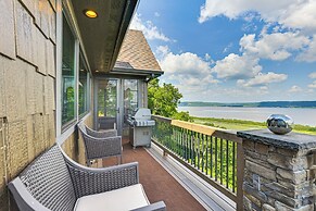 River Views + Wraparound Deck: Dubuque Getaway