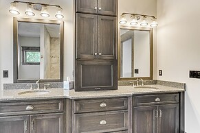 River Views + Wraparound Deck: Dubuque Getaway