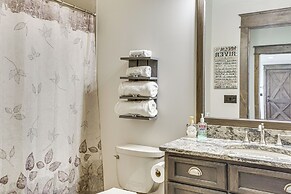 River Views + Wraparound Deck: Dubuque Getaway