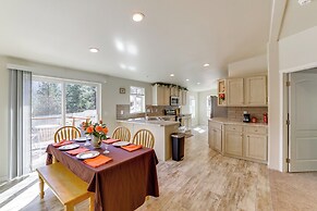 Mtn-view Gem w/ Outdoor Entertainment in Ahsahka!