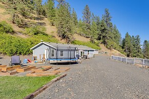 Mtn-view Gem w/ Outdoor Entertainment in Ahsahka!