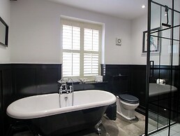Raven Lane Retreat