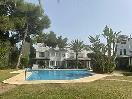 Spacious House w/ Private Pool Next to Golf Club