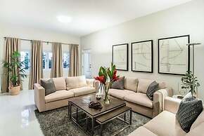 Breathtaking 2-Br Beachside Apartment