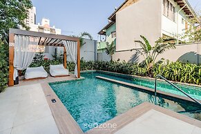 Studio in Building With Pool Con1206