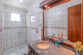 3BR Seafront apt w/ BBQ in Itapema Con0101