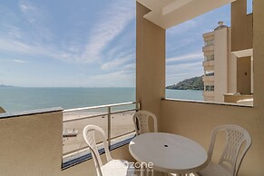 3BR Beachfront apt w/ sea View Cet802