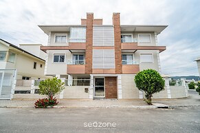 Apt w/ Gourmet Balcony 800m From the Beach Cbe0201