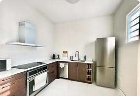 Breathtaking 3-Br Beachside Apt