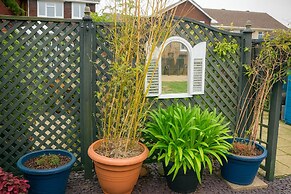 House - Sleeps 7 - Pet Friendly - Garden - Parking
