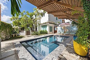 Luxury Condado Apt Walk to the Beach Pool